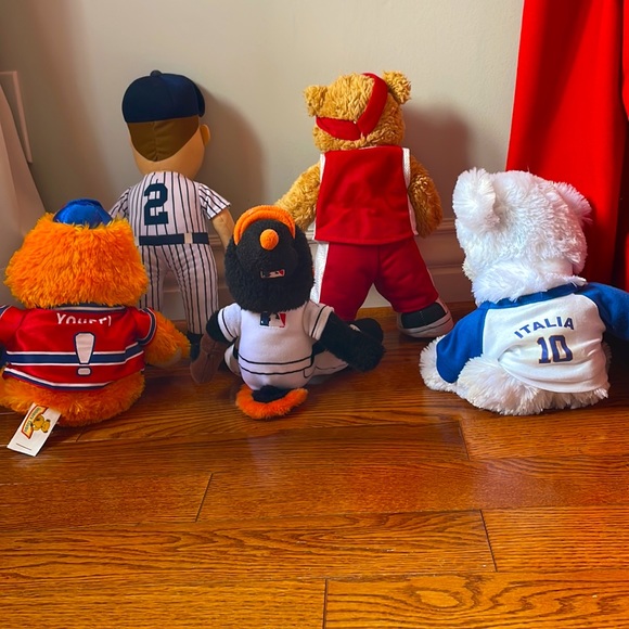 5 Sport team/mascot stuffed toys - Picture 2 of 3